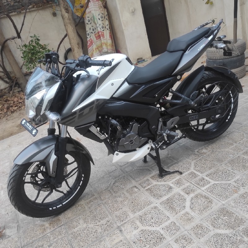 موتور ns 200 ان اس ۲۰۰